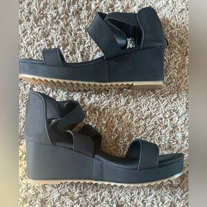 Brand new black wedges!